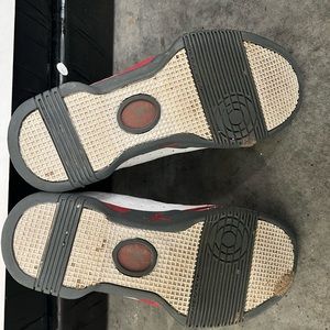 Athletic basketball shoes